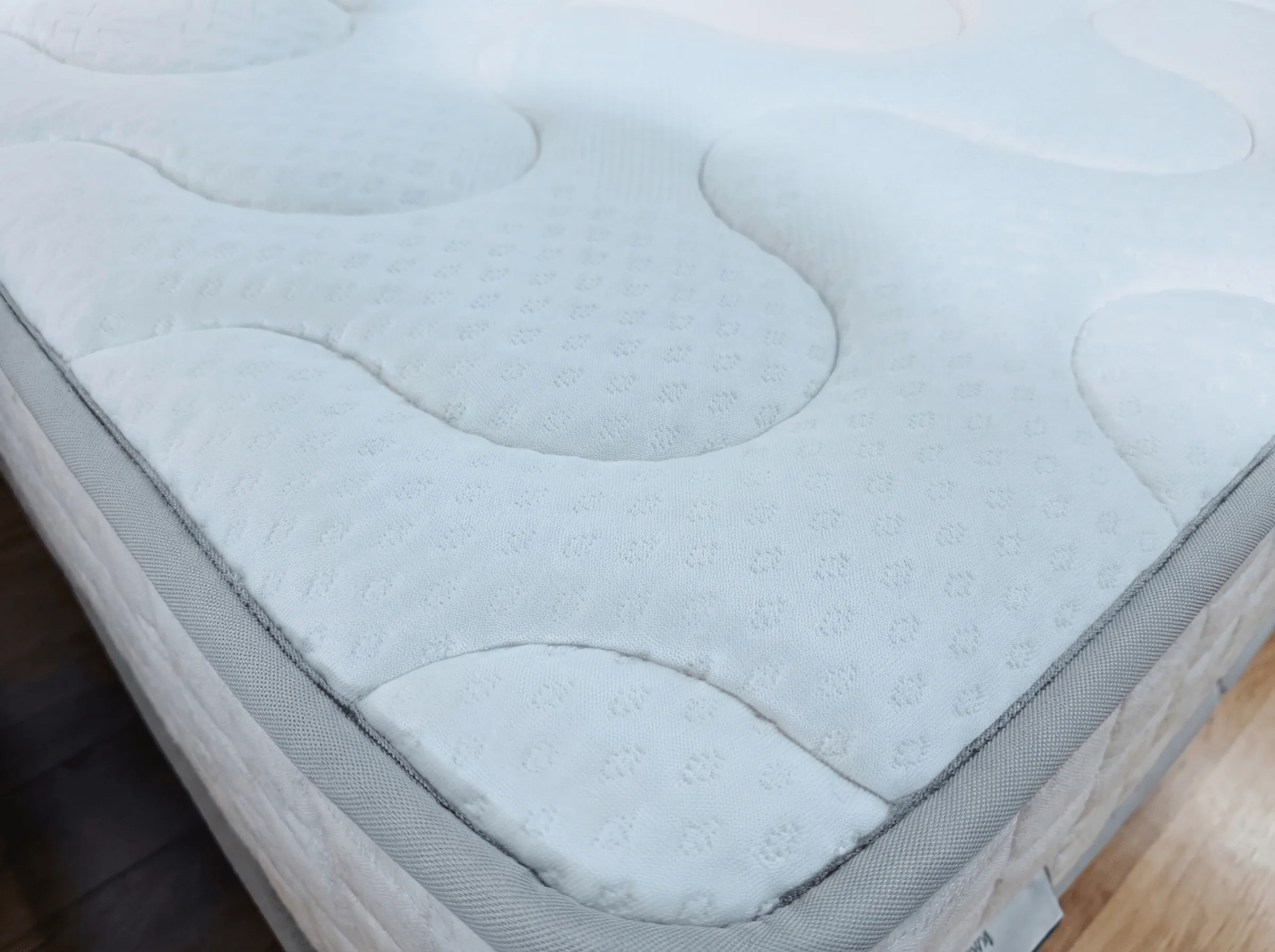 Aura Supreme Gallery 2