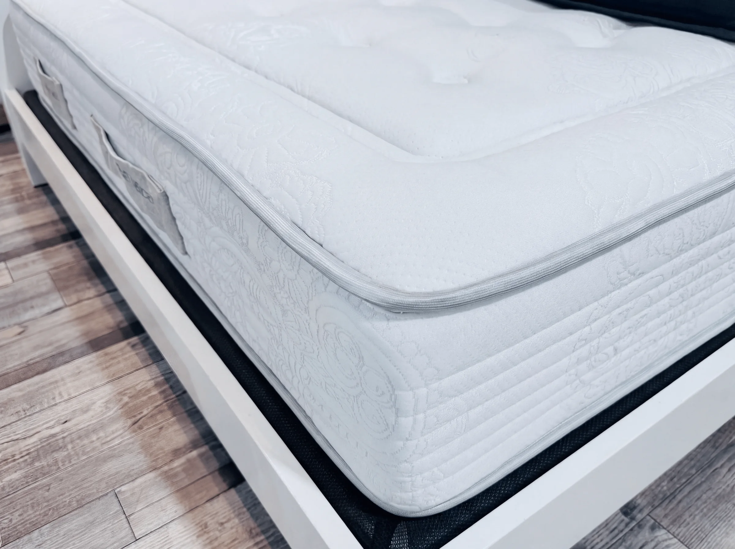 Aura Supreme Gallery 4